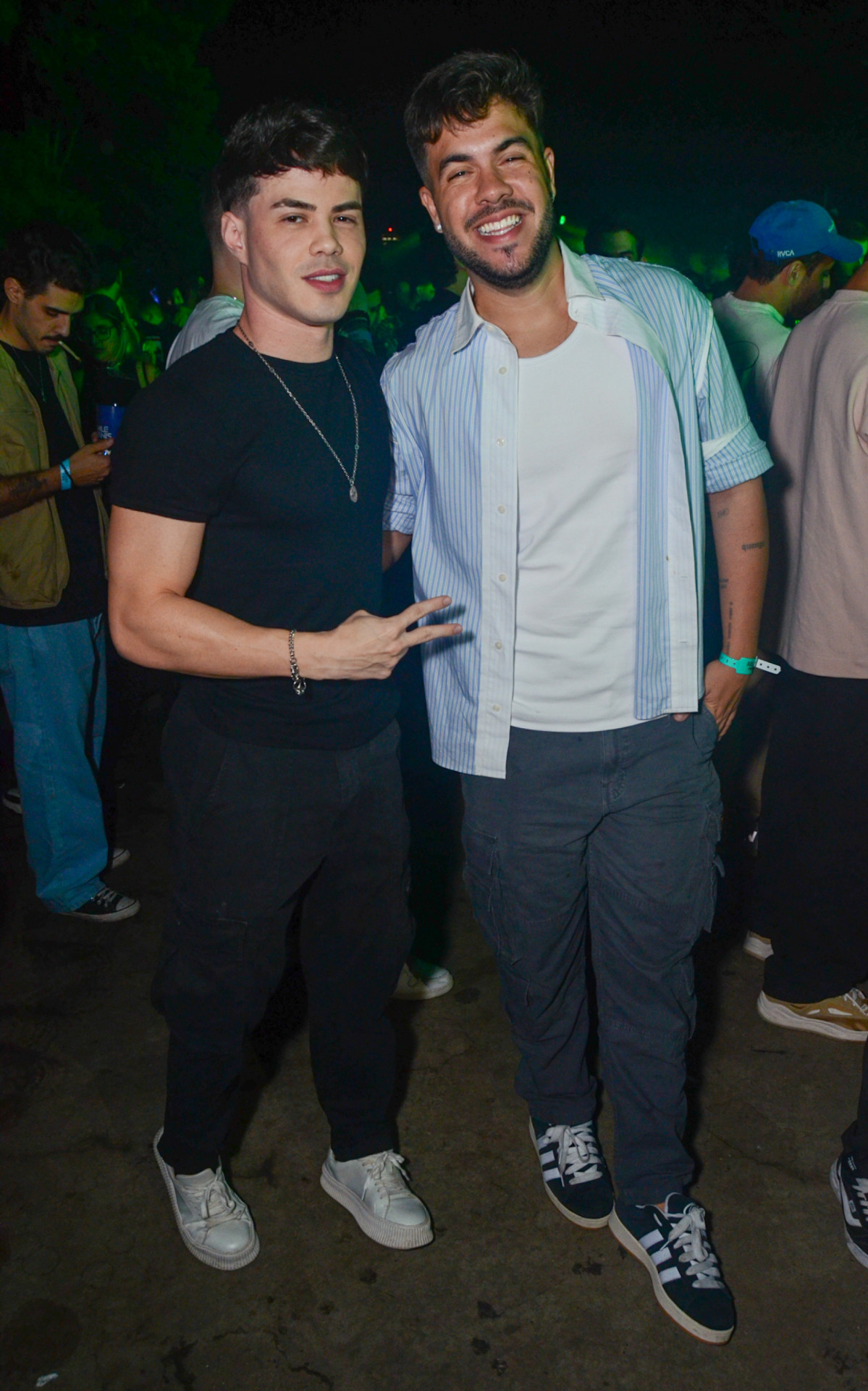 Gustavo Rocha e Álvaro curtem Baile do Dennis DJ em SP