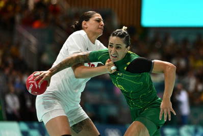 Brasil sofre virada no último lance e perde no handebol feminino