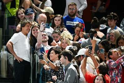 Tom Cruise rouba a cena nas Olimpíadas de Paris e movimenta a arquibancada