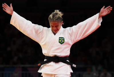 Larissa Pimenta vence luta dura e ganha bronze para o Brasil no judô