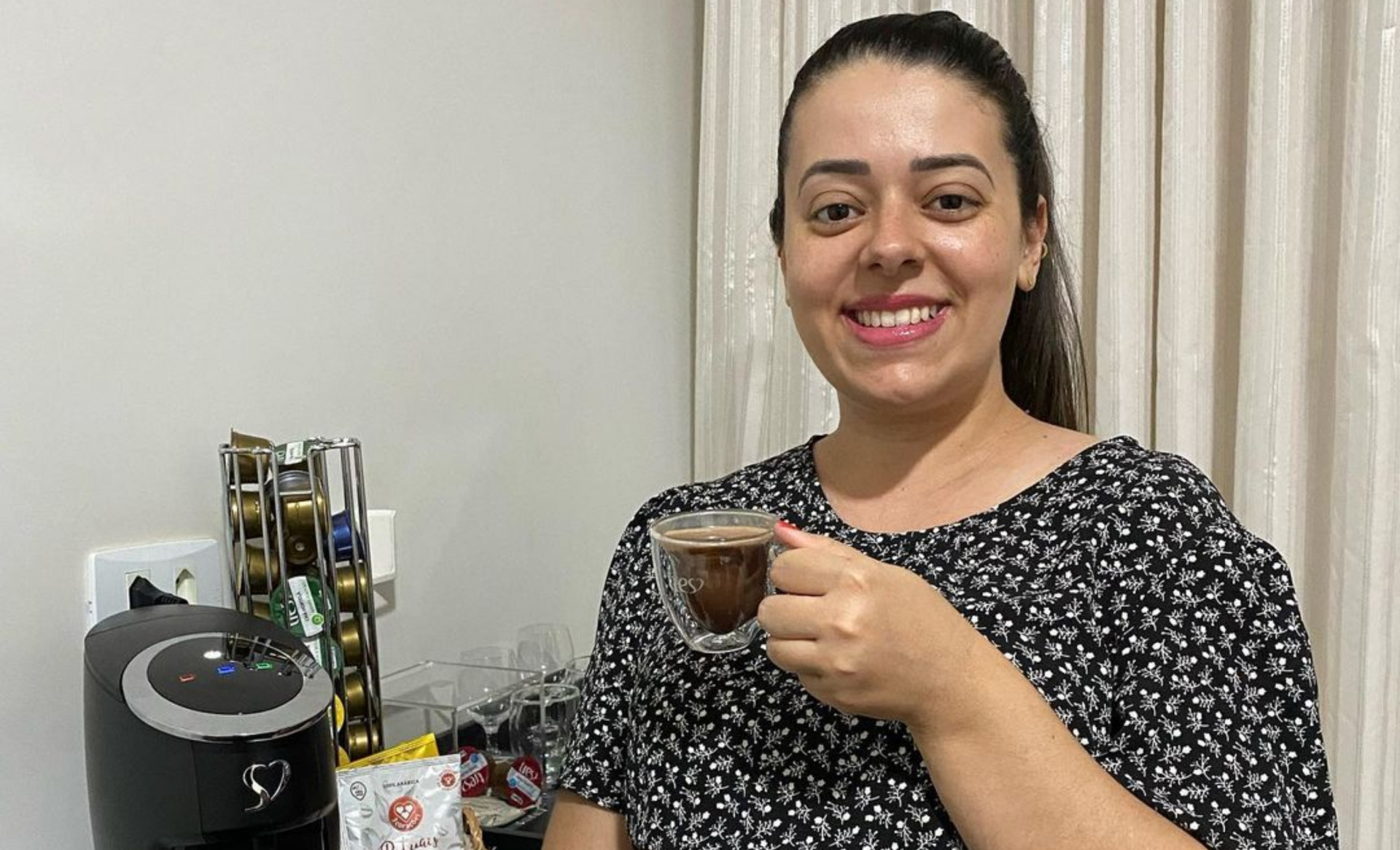 Juliana Perdomo tem mais de 1 milhão de seguidores nas redes sociais - Reprodução / Instagram