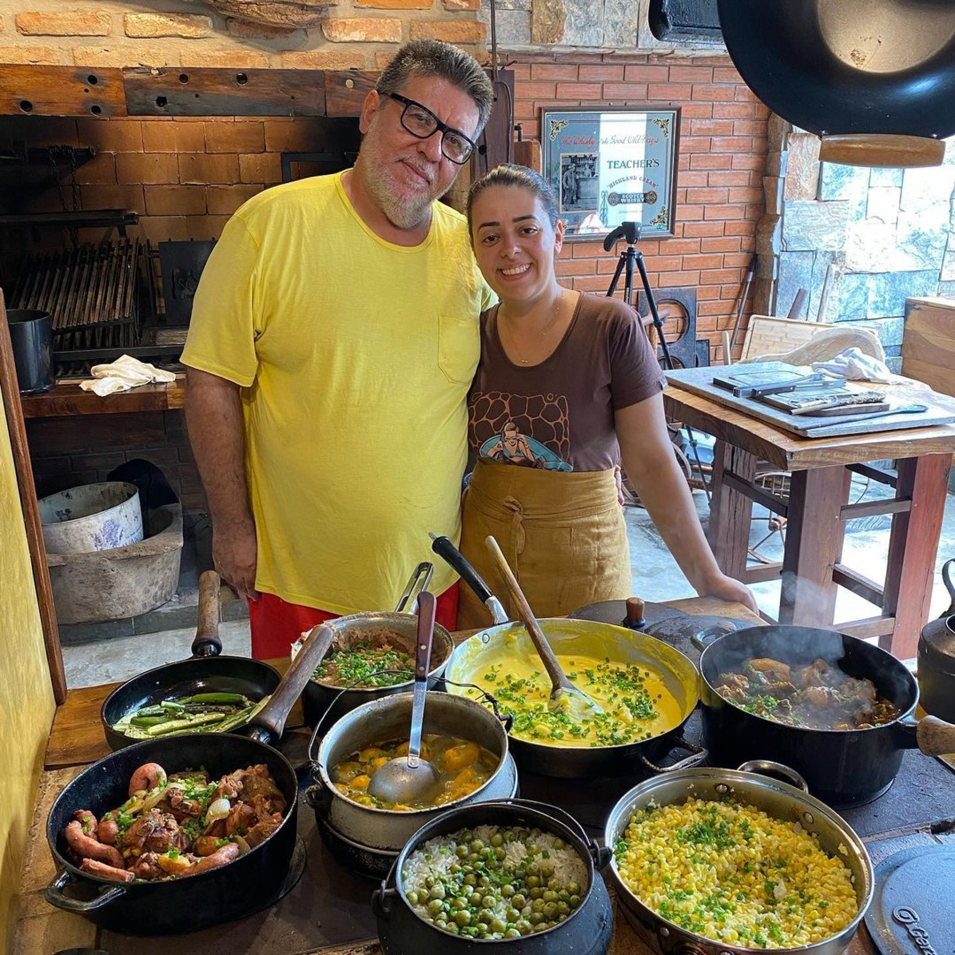 Juliana ao lado do pai durante uma publicação sobre receitas nas redes sociais - Reprodução / Instagram