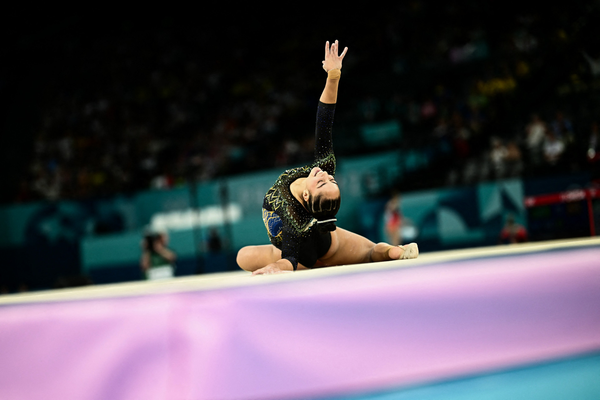 Julia Soares se apresentou no solo ao som de 'Cheia de Manias', do Raça Negra - AFP