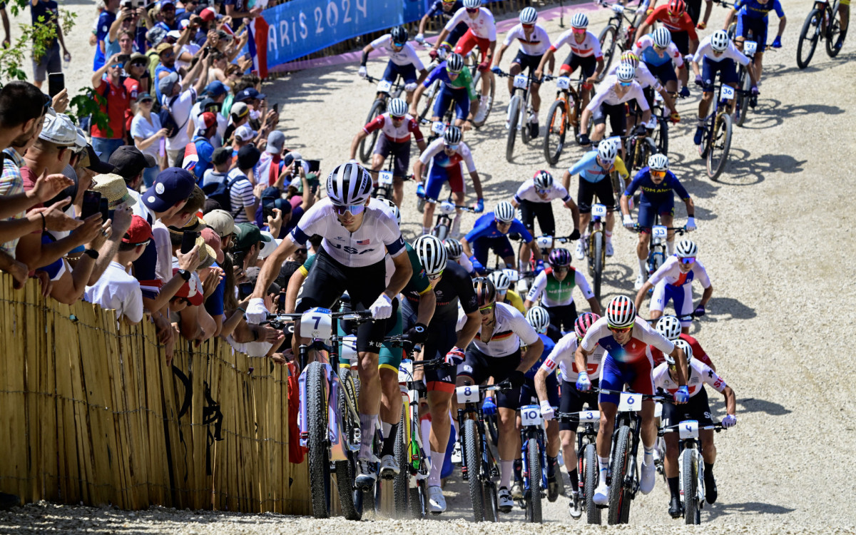 Prova do ciclismo mountain bike cross country termina com Thomas Pidcock levando o ouro