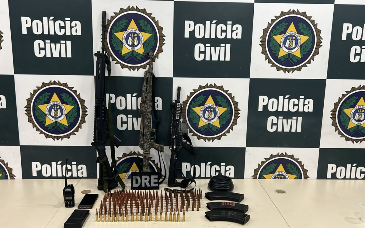 Fuzis foram apreendidos durante a ação da Polícia Civil