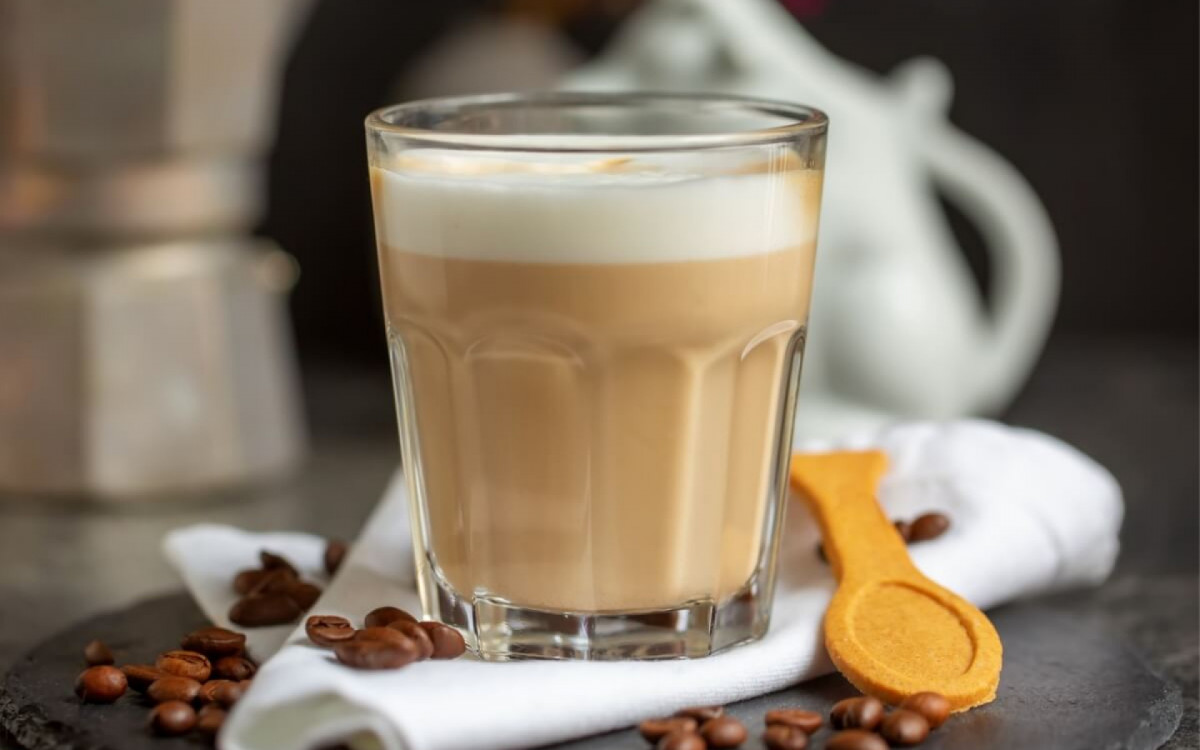 Latte macchiato (Imagem: BarthFotografie | Shutterstock) 