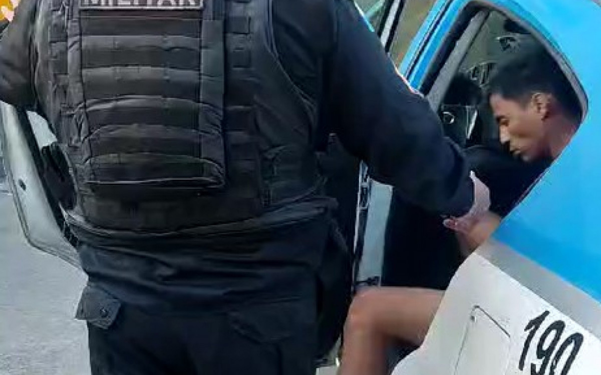 Policiais do 32° BPM realizam prisão de suspeito de tentativa de furto em joalheria no Shopping Plaza Rio das Ostras