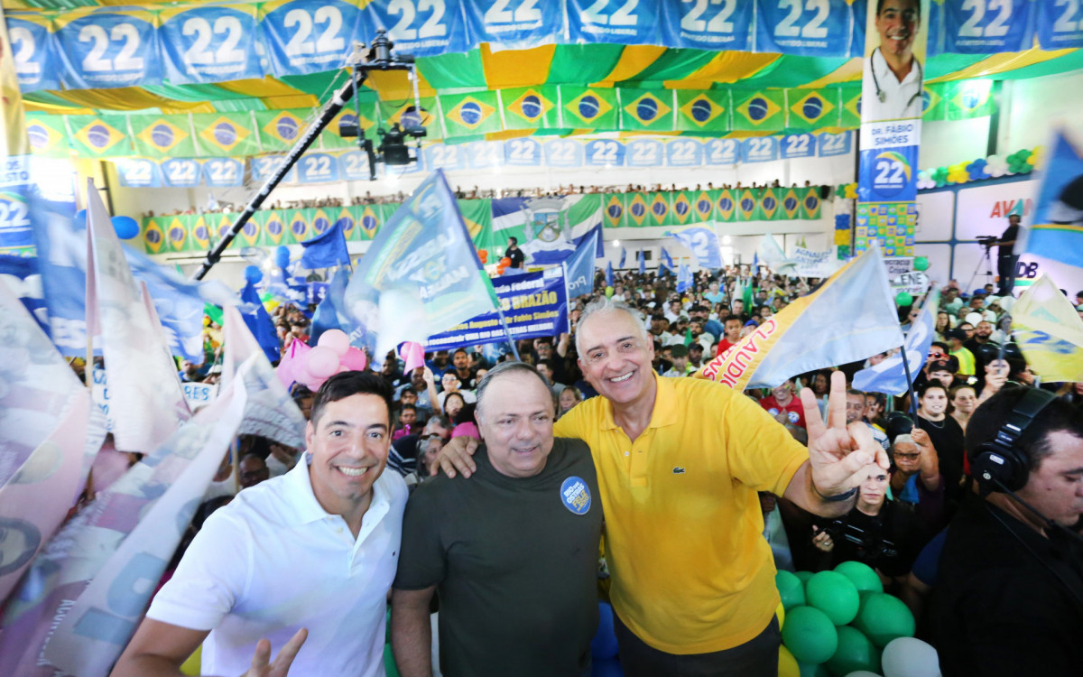 Evento contou com a participação de moradores e figuras políticas influentes