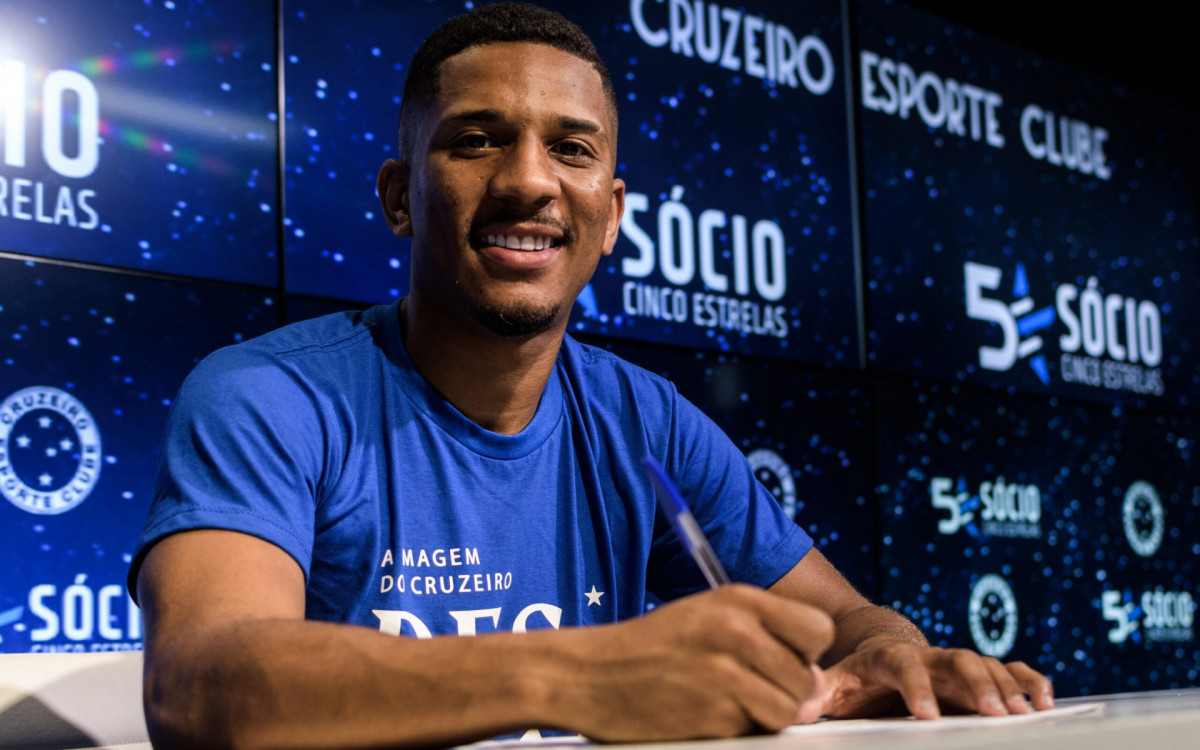 Vitória desiste de contratação de atacante do Cruzeiro e abre caminho para o América-MG