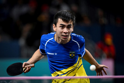Vitor Ishiy estreia com vitória e avança de fase no tênis de mesa