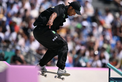Kelvin Hoefler fica em sexto na final e termina sem medalha no skate street masculino