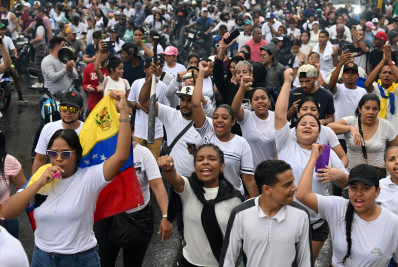 Familiares pedem libertação de adolescentes presos em protestos na Venezuela