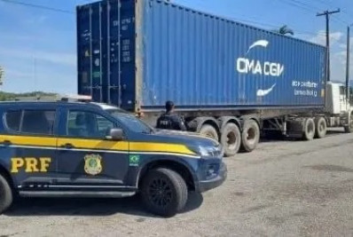 Caminhoneiro é preso por adulteração de placa e mandado de prisão em aberto na BR-101