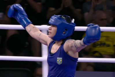 Bia Ferreira é superior, vence na estreia do boxe feminino e avança às quartas