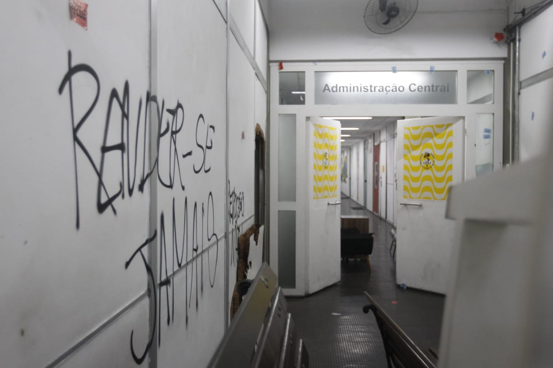 Ocupação na reitoria da Uerj, após o anúncio de corte de benefícios - Reginaldo Pimenta/Agência O DIA