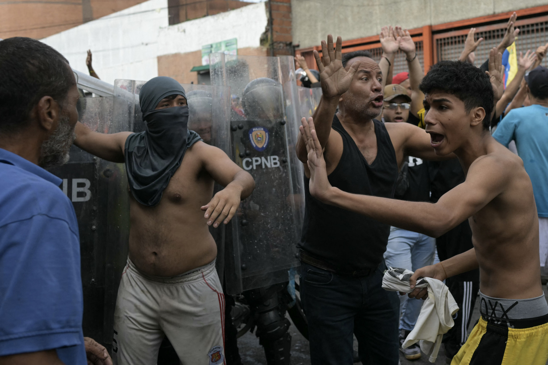 Manifestantes foram às ruas protestar contra reeleição de Maduro - Yuri Cortez/AFP