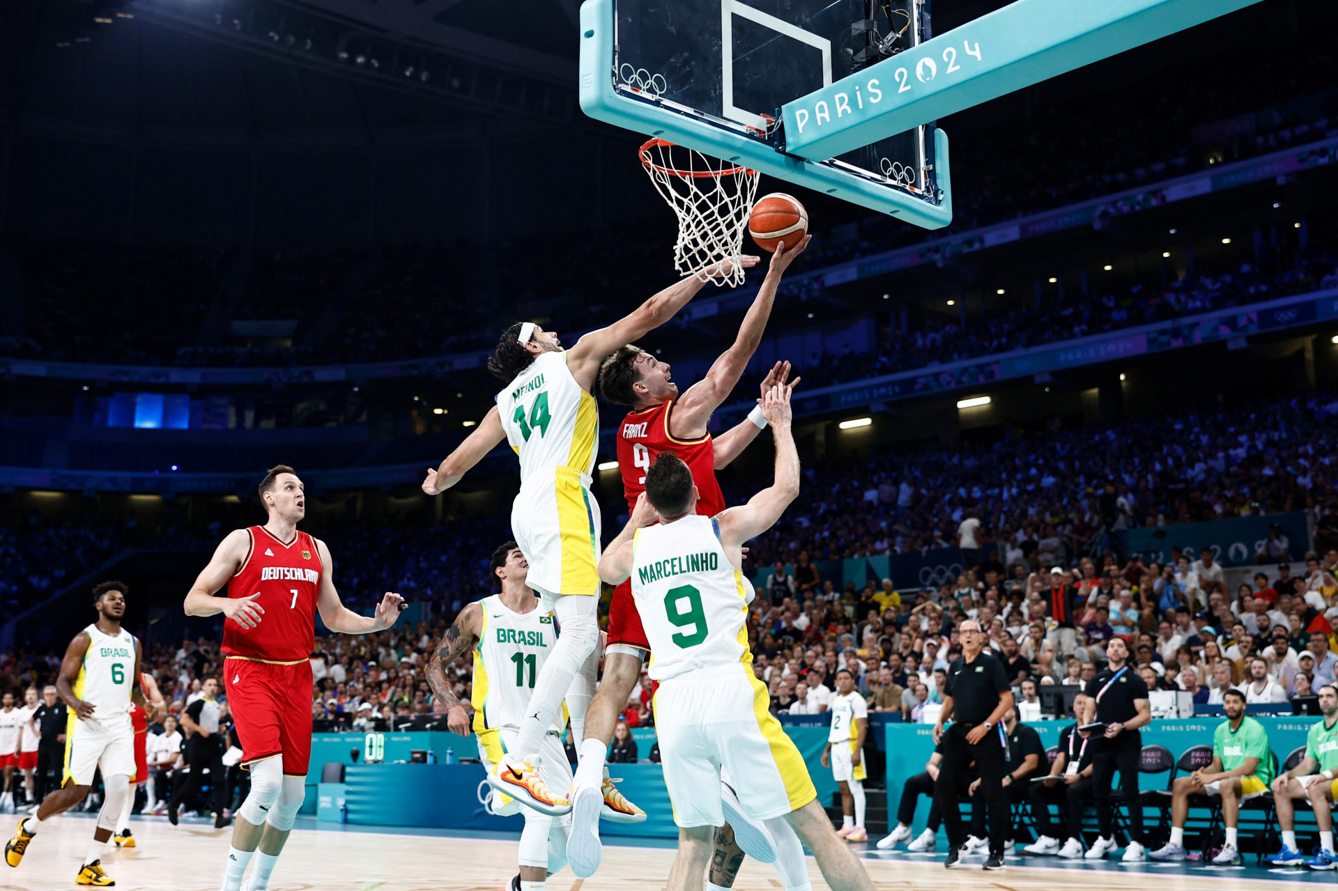 Seleção brasileira masculina de basquete perdeu para a Alemanha pela Olimpíada - Sameer Al-Doumy / AFP