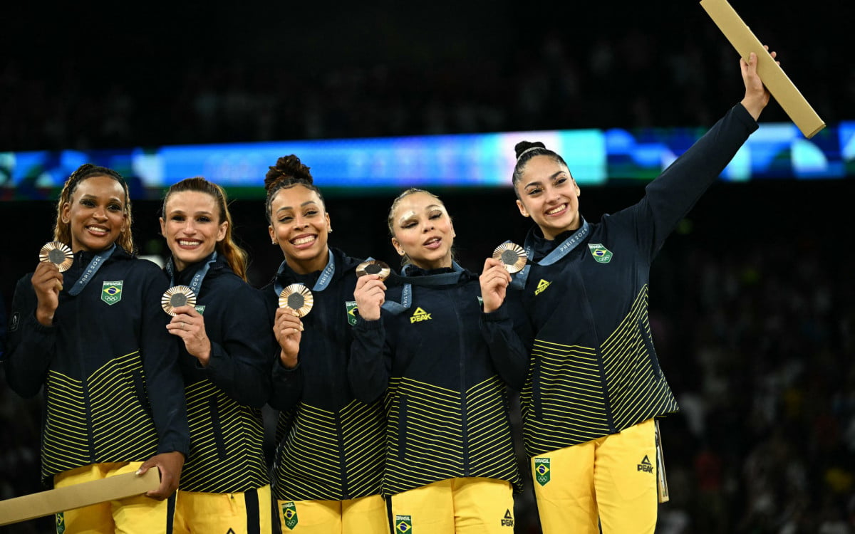 Brasil foi ouro na disputa por equipes da gin&aacute;stica feminina em Paris - Lionel Bonaventure / AFP