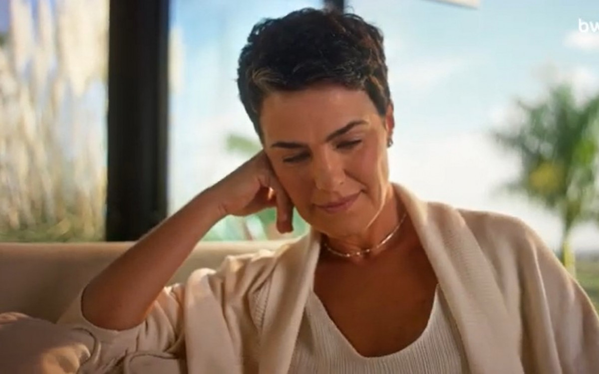 
Ana Paula Arósio surge com novo visual em campanha publicitária
 - Reprodução/Youtube