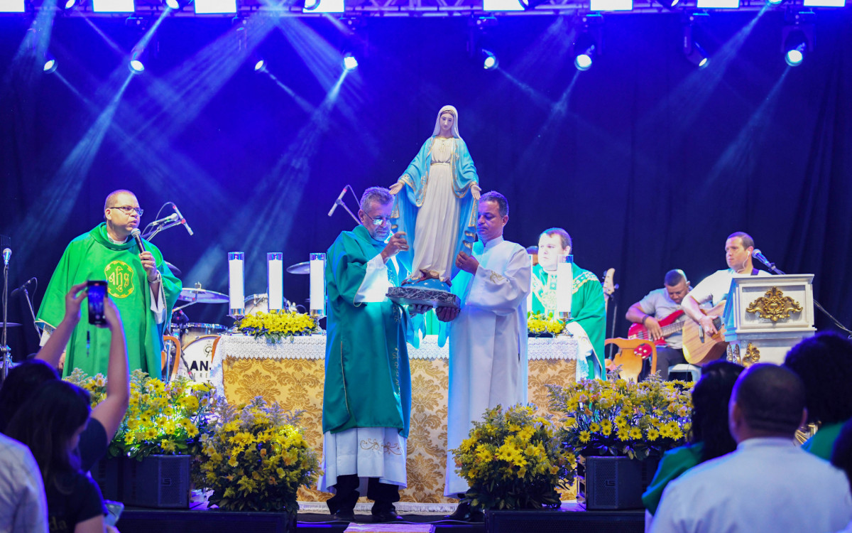 Missa com Monsenhor José Maria Pereira, vigário da Diocese de Petrópolis, durante o Festival de Inverno de Guapimirim 2024