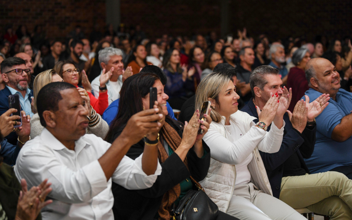 Entre os presentes na abertura do Festival de Inverno de Guapimirim 2024 estavam a prefeita Marina Rocha e o vice-prefeito Natalício da Farmácia