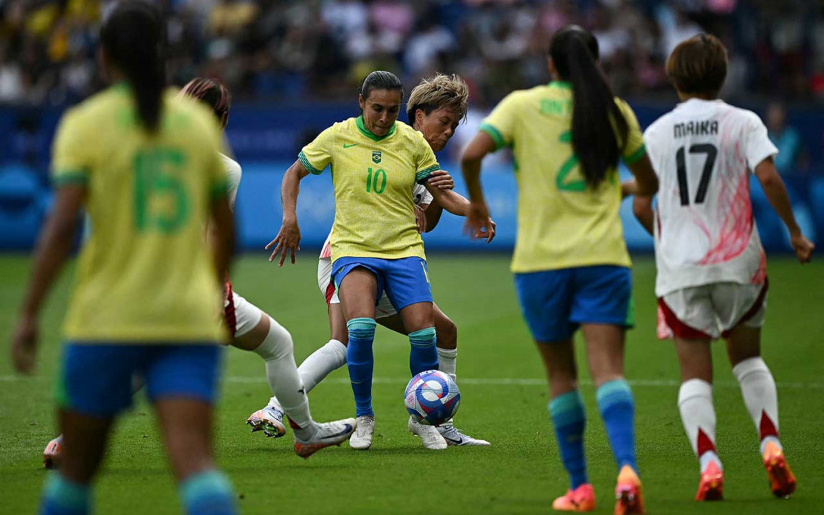 Brazil's forward #10 Marta fights for the ball with Japan's defender #03 Moeka Minami in the women's group C football match between Brazil and Japan during the Paris 2024 Olympic Games at the Parc des Princes in Paris on July 28, 2024. (Photo by Ben STANSALL / AFP) (Photo by BEN STANSALL/AFP via Getty Images)