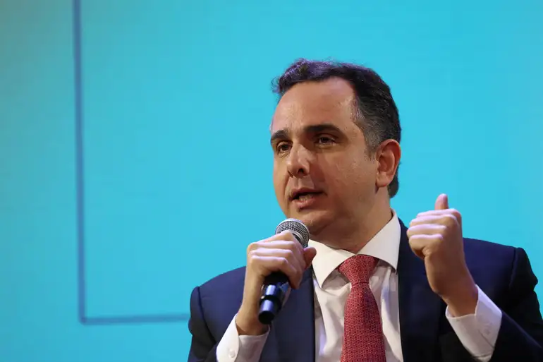 AtlasIntel: Pacheco e Nikolas lideram disputa pelo governo de MG