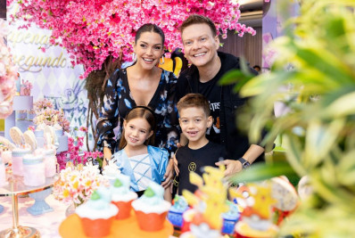Michel Teló e Thais Fersoza fazem festa dupla para os filhos 