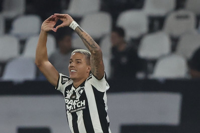 Carlos Alberto, do Botafogo, está na mira do Goiás para 2025