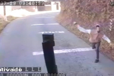 Homem é preso após arremessar pedra em ônibus no Caxambu