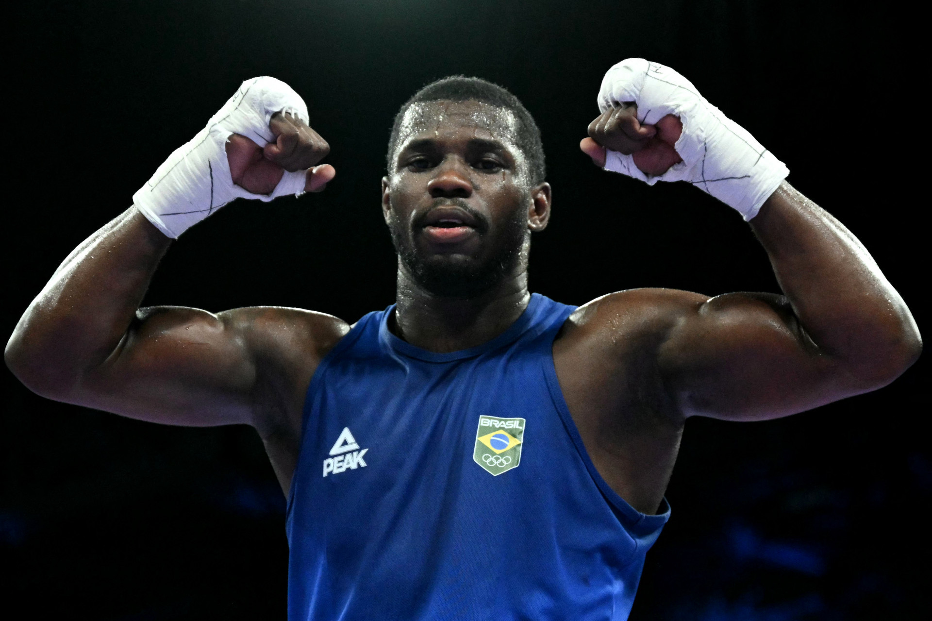 Wanderley volta ao ringue nesta sexta-feira (2) para enfrentar o ucraniano Oleksandr Oleksandrovych - MOHD RASFAN / AFP