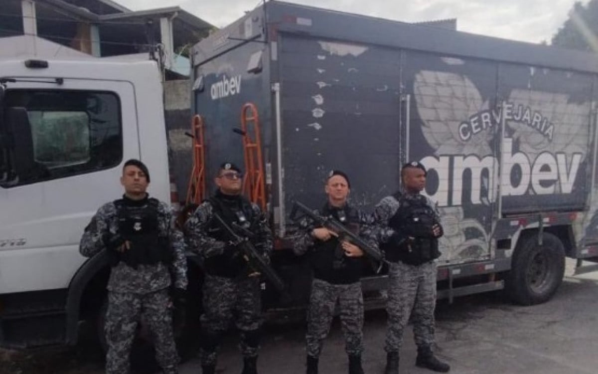 PMs recuperaram carga de bebidas avaliada em R$ 28 mil - Divulgação/Polícia Militar