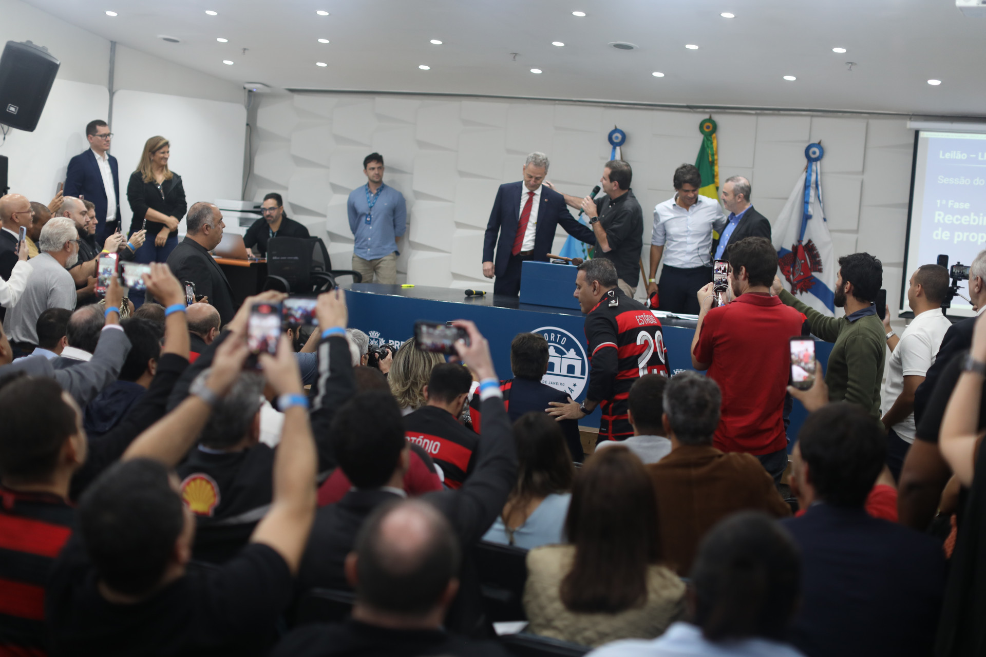 Leilão do terreno para construção do estádio do Flamengo, nesta quarta-feira (31). - Pedro Teixeira/Agência O Dia