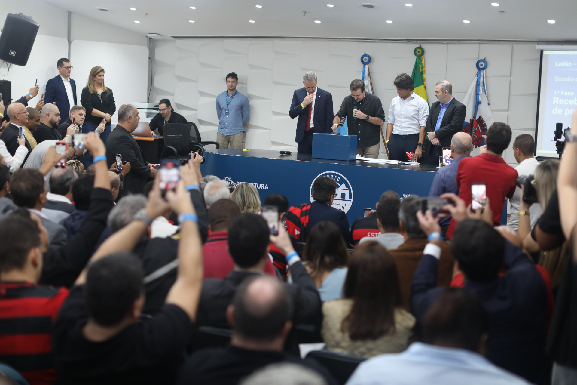 Leilão do terreno para construção do estádio do Flamengo, nesta quarta-feira (31). - Pedro Teixeira/Agência O Dia