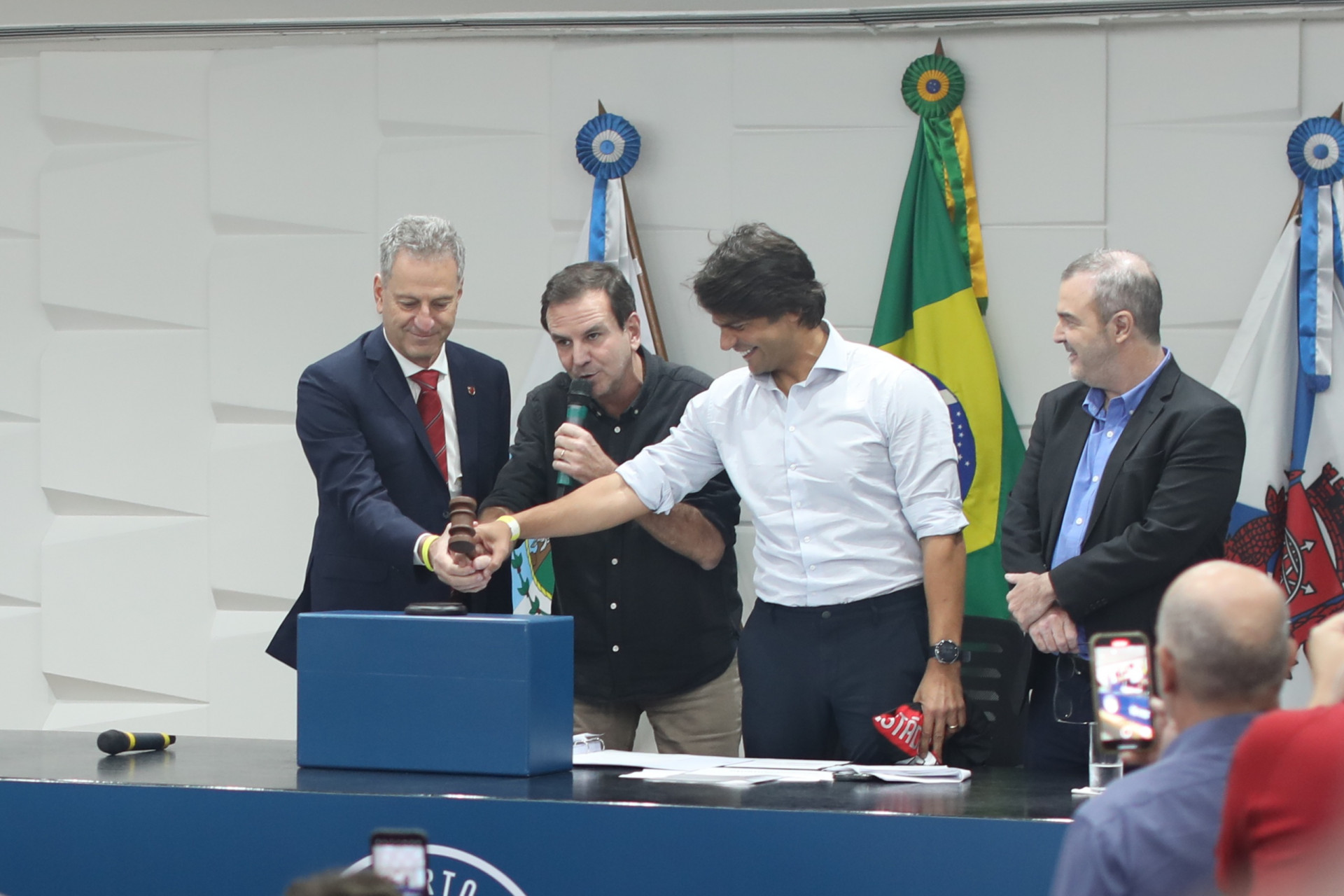 Leilão do terreno para construção do estádio do Flamengo, nesta quarta-feira (31). - Pedro Teixeira/Agência O Dia