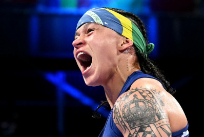 Bia Ferreira vence holandesa, vai à semifinal e garante medalha para o Brasil