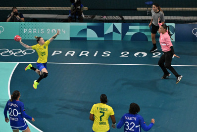 Jogadora da Seleção de handebol sofre lesão e está fora da Olimpíada de Paris