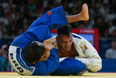 Rafael Macedo finaliza romeno e avança às quartas de final da categoria até 90kg no judô