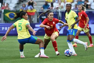 Brasil tem Marta expulsa no primeiro tempo, perde para a Espanha e se complica nas Olimpíadas