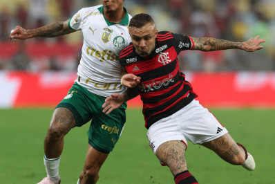 Everton Cebolinha sente dores musculares e volta a preocupar o Flamengo