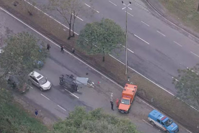 Policial militar morre em capotamento na Avenida Brasil