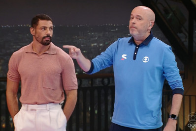 Alex Escobar surpreende Cauã com elogio ao vivo: 'Lindo Reymond'