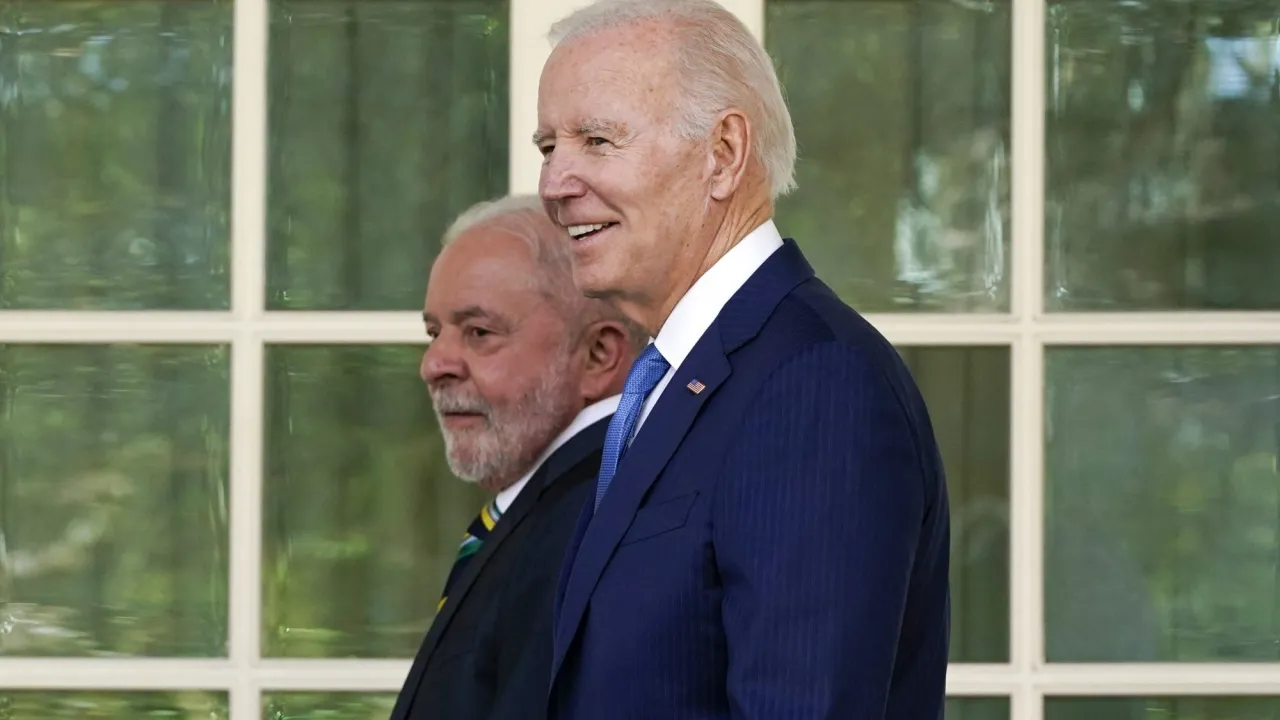 Lula: ao desistir de candidatura, Biden mostra caráter, dignidade e que gosta do seu povo