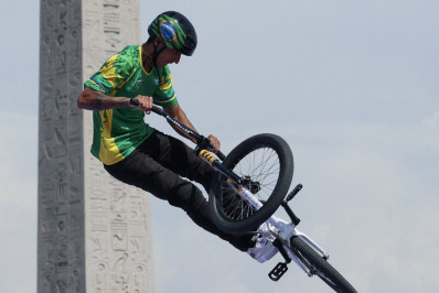 Gustavo Bala Loka chega perto, mas fica sem medalha na final do BMX Freestyle