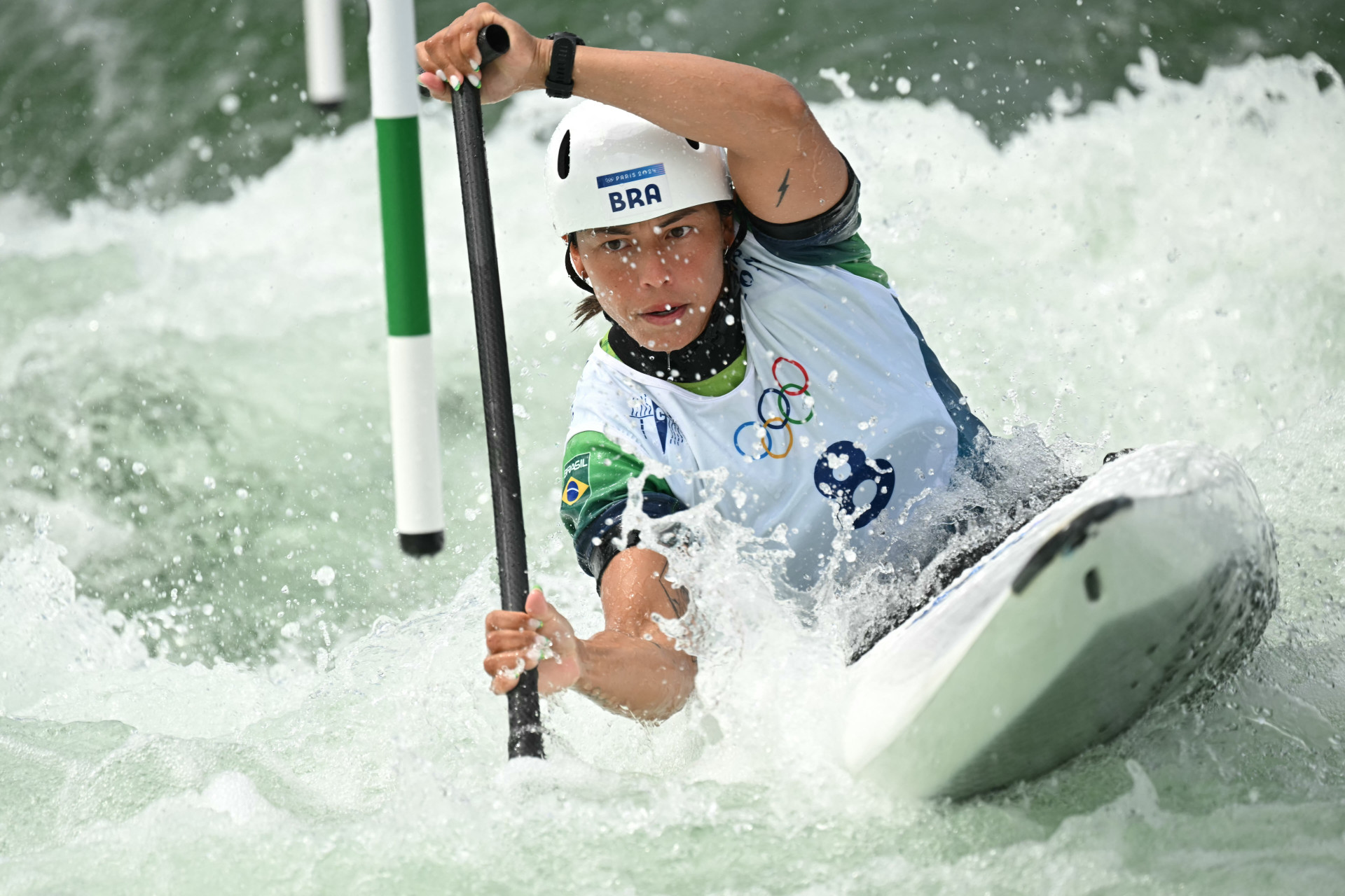 Ana S&aacute;tila sofreu penalidades, terminou em quinto lugar e ficou fora do p&oacute;dio no C1 da canoagem slalom - Bertrand Guay / AFP
