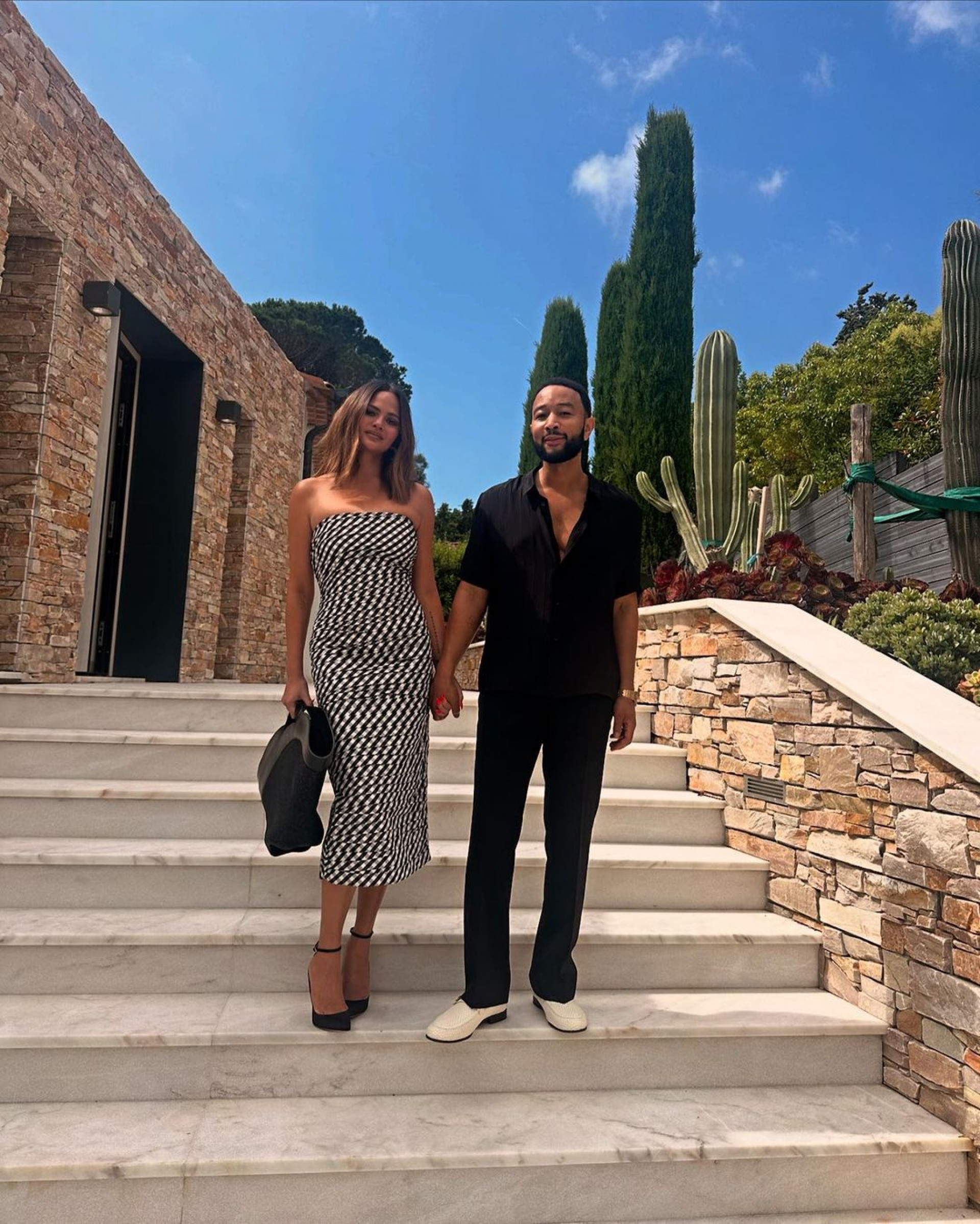 Chrissy Teigen, mulher do cantor John Legend, conta como foi descobrir que o filho tem diabetes - Reprodução / Instagram