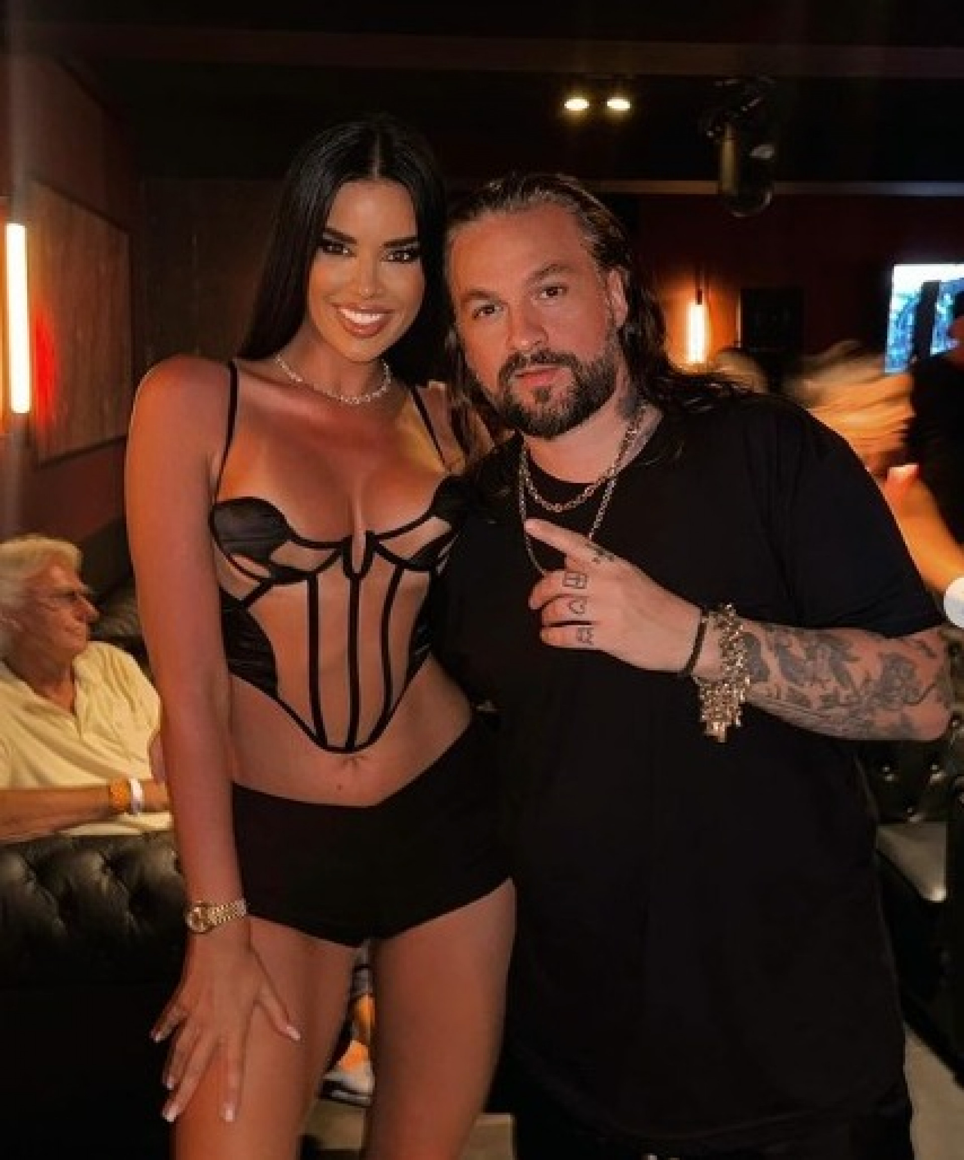 Ivana Knöll ao lado de DJ Steve Angello  - Reprodução / Instagram