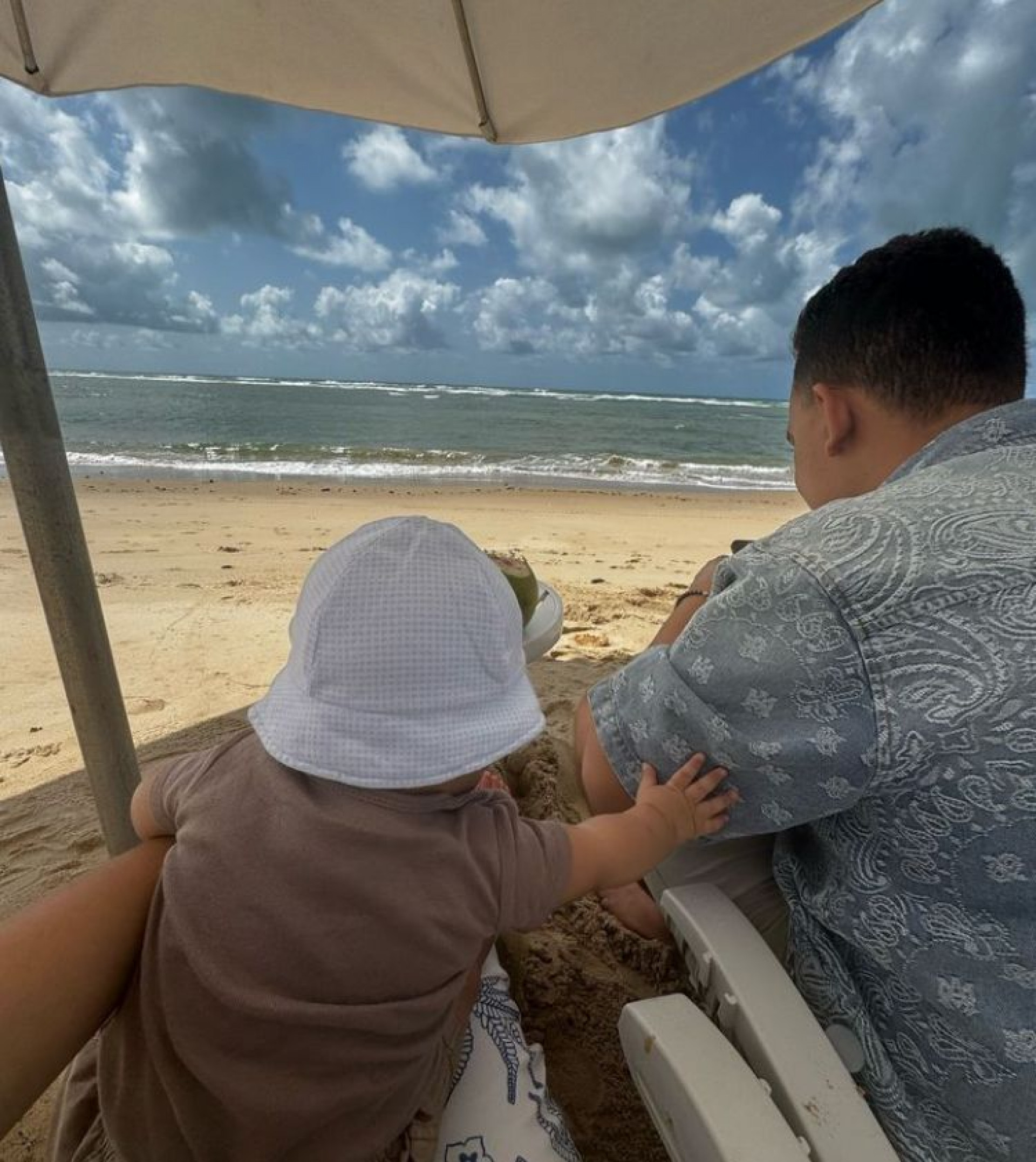 João Gomes faz agradecimento de aniversário e posta foto com seu filho, Jorge, de seis meses - Reprodução / Instagram