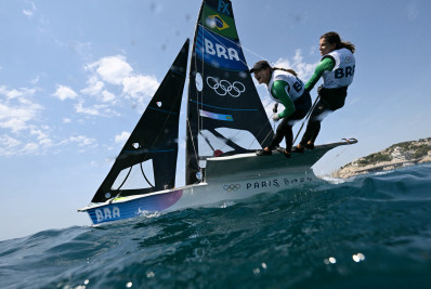 Falta de vento adia a despedida das bicampeãs Martine Grael e Kahena Kunze na vela