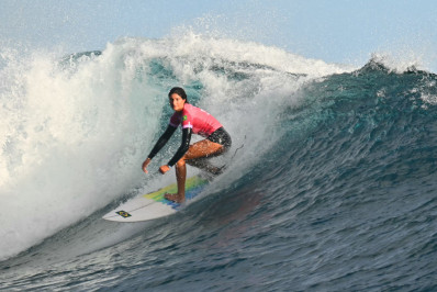 Luana Silva vence japonesa e conquista título da Liga Mundial Júnior de surfe